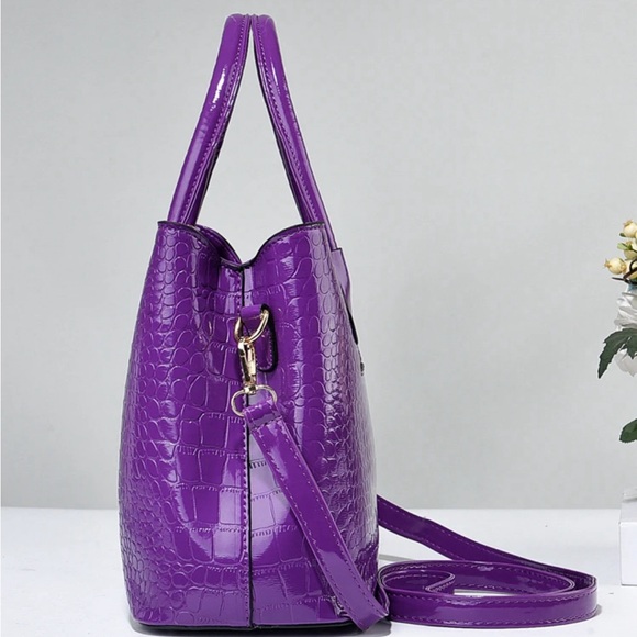 Fashionable Crocodile Pattern Women's Handbag - Picture 3 of 4